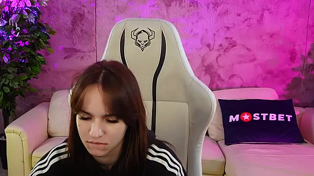 Snapshot of Brendi054 chatting on 01-11-25, 07:39 Brendi054 online show from 01-11-25, 07:39