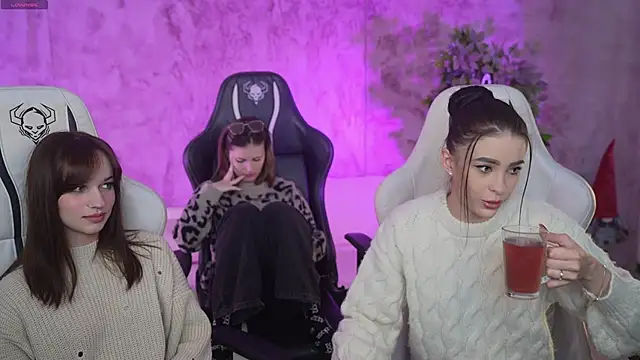 Snapshot of Brendi054 chatting on 01-18-25, 11:43 Brendi054 online show from 01-18-25, 11:43