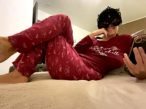 Marilou1983 online show from 11-10-25, 04:28