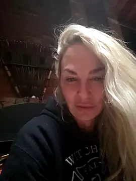 AshleyDiamonds1 online show from 05-15-26, 02:40