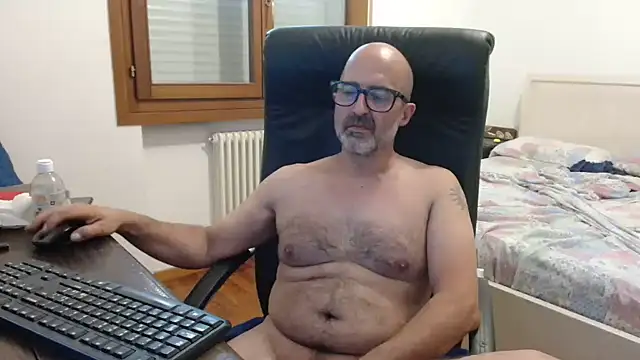 Snapshot of newsimo74 chatting on 06-23-26, 06:17 newsimo74 online show from 06-23-26, 06:17