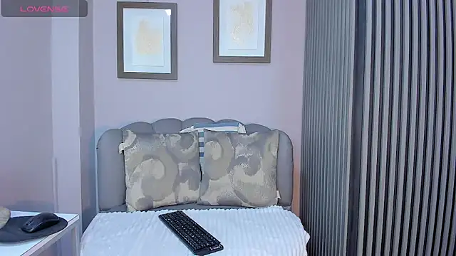 Nahiajhonson  online show from 01-15-25, 12:25