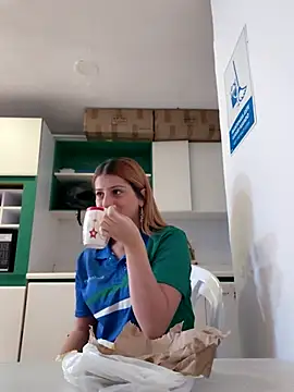 Nahiajhonson  online show from 12-20-25, 01:18