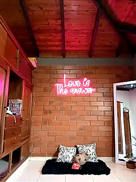 SamaraJay1 online show from 03-18-25, 12:14