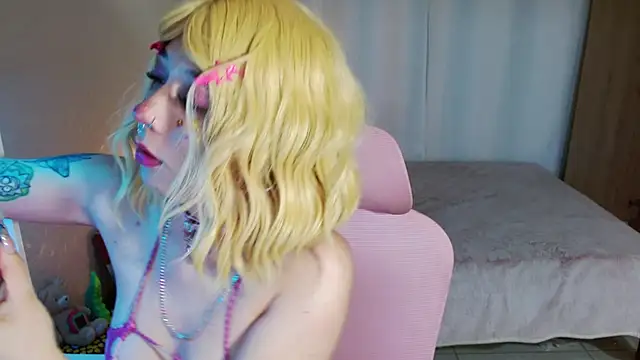 mily milk  online show from 02-23-25, 12:05