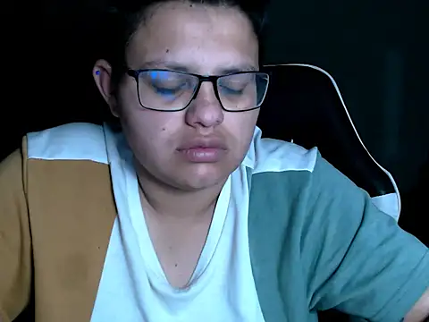 tatsumi nao online show from 10-22-25, 04:02