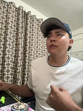 Snapshot of Parejasumisa27 chatting on 06-19-26, 04:50 Parejasumisa27 online show from 06-19-26, 04:50