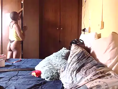 Snapshot of LONGBLKCLIT36 chatting on 02-06-26, 09:45 LONGBLKCLIT36 online show from 02-06-26, 09:45