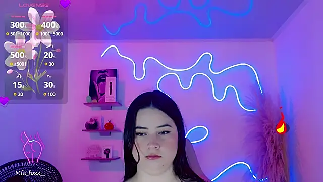 Snapshot of Mia_foxx_ chatting on 01-17-25, 09:06 Mia foxx online show from 01-17-25, 09:06