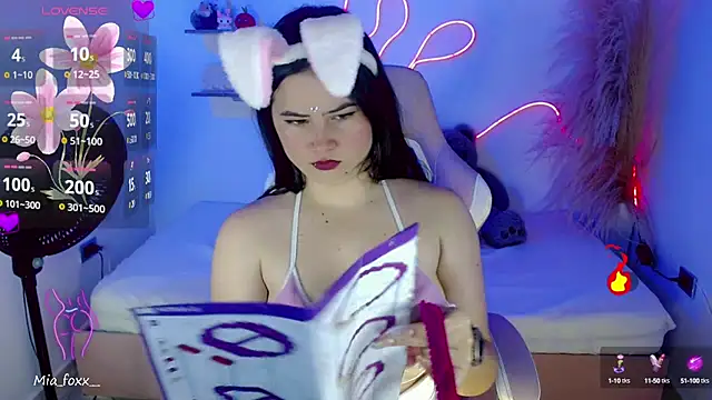 Snapshot of Mia_foxx_ chatting on 01-19-25, 12:06 Mia foxx online show from 01-19-25, 12:06
