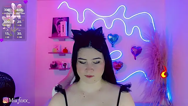 Snapshot of Mia_foxx_ chatting on 01-30-25, 09:04 Mia foxx online show from 01-30-25, 09:04