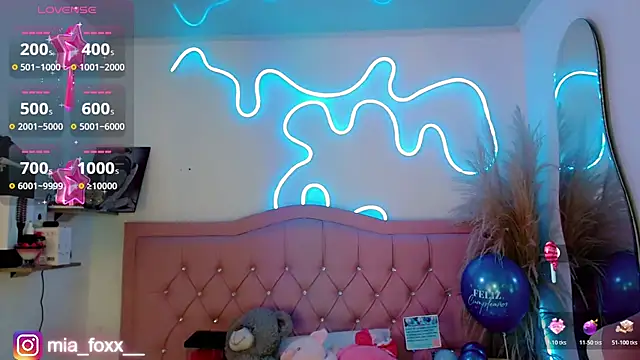 Mia foxx  online show from 10-26-25, 10:04