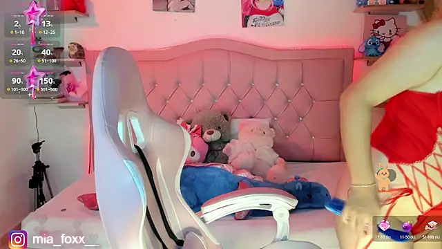 Mia foxx  online show from 11-11-25, 09:04