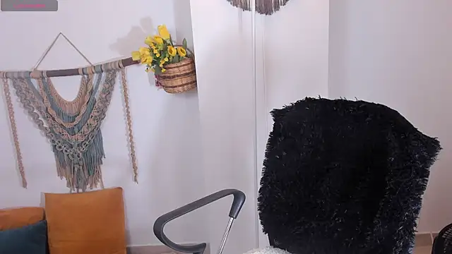 anaruiz  online show from 09-17-25, 09:27