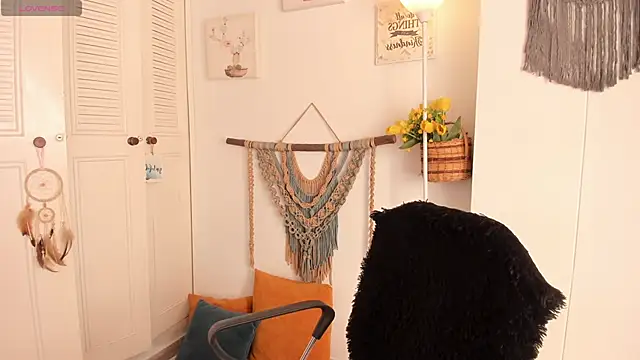 anaruiz  online show from 11-18-25, 09:19