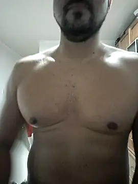 Snapshot of LatinMar chatting on 12-16-24, 02:05 LatinMar online show from 12-16-24, 02:05