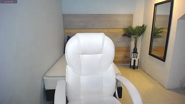 Snapshot of liseth_fox chatting on 02-20-25, 07:41 liseth fox online show from 02-20-25, 07:41