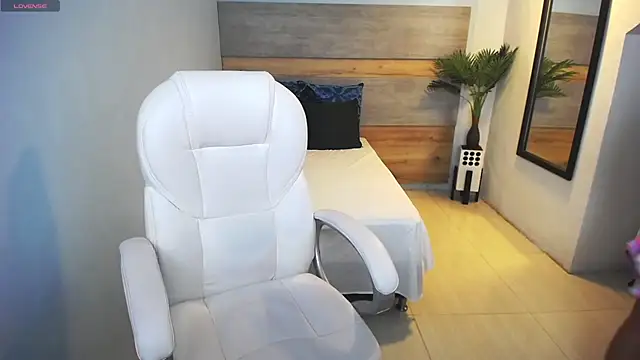 Snapshot of liseth_fox chatting on 02-28-25, 02:09 liseth fox online show from 02-28-25, 02:09