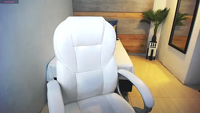 Snapshot of liseth_fox chatting on 03-14-25, 11:00 liseth fox online show from 03-14-25, 11:00