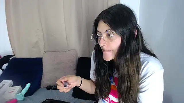 lessliee22  online show from 04-13-26, 09:04