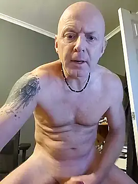 Snapshot of Alwaysreadysex69 chatting on 12-13-24, 12:39 Alwaysreadysex69 online show from 12-13-24, 12:39