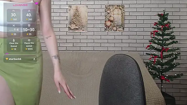 Snapshot of EmiliaDuchess chatting on 01-10-25, 03:27 EmiliaDuchess online show from 01-10-25, 03:27