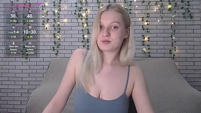 Snapshot of EmiliaDuchess chatting on 02-27-25, 12:45 EmiliaDuchess online show from 02-27-25, 12:45