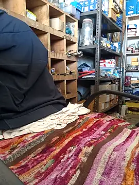 Snapshot of Srmotrs chatting on 12-16-25, 06:18 Srmotrs online show from 12-16-25, 06:18