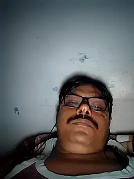 Snapshot of Srmotrs chatting on 12-18-25, 06:58 Srmotrs online show from 12-18-25, 06:58