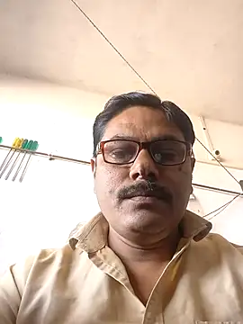 Snapshot of Srmotrs chatting on 01-18-26, 06:50 Srmotrs online show from 01-18-26, 06:50