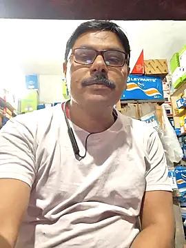 Snapshot of Srmotrs chatting on 02-19-26, 02:57 Srmotrs online show from 02-19-26, 02:57