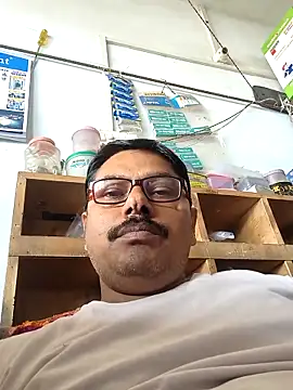 Snapshot of Srmotrs chatting on 02-28-26, 05:19 Srmotrs online show from 02-28-26, 05:19