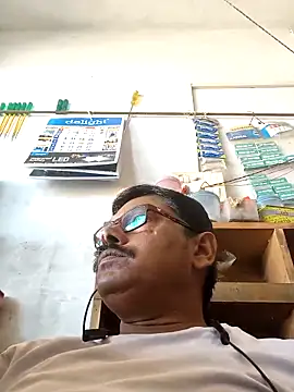 Snapshot of Srmotrs chatting on 03-05-26, 06:53 Srmotrs online show from 03-05-26, 06:53