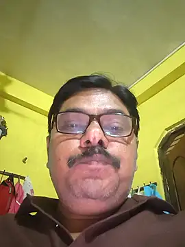 Snapshot of Srmotrs chatting on 03-08-26, 12:53 Srmotrs online show from 03-08-26, 12:53