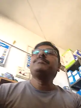 Snapshot of Srmotrs chatting on 03-11-26, 06:41 Srmotrs online show from 03-11-26, 06:41