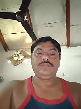 Snapshot of Srmotrs chatting on 03-12-26, 02:18 Srmotrs online show from 03-12-26, 02:18