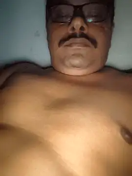 Snapshot of Srmotrs chatting on 03-12-26, 06:58 Srmotrs online show from 03-12-26, 06:58