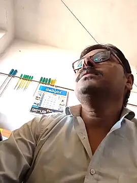 Snapshot of Srmotrs chatting on 03-14-26, 05:24 Srmotrs online show from 03-14-26, 05:24