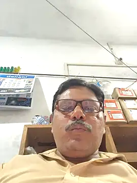 Snapshot of Srmotrs chatting on 03-17-26, 01:47 Srmotrs online show from 03-17-26, 01:47