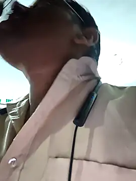 Snapshot of Srmotrs chatting on 03-18-26, 01:58 Srmotrs online show from 03-18-26, 01:58