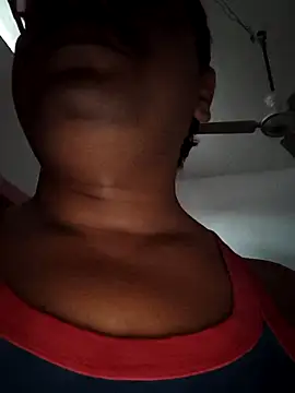 Snapshot of Srmotrs chatting on 04-01-26, 01:06 Srmotrs online show from 04-01-26, 01:06