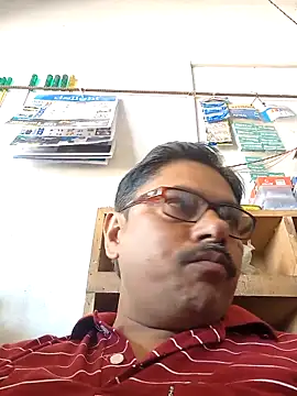 Snapshot of Srmotrs chatting on 04-10-26, 05:01 Srmotrs online show from 04-10-26, 05:01