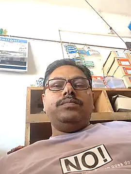 Snapshot of Srmotrs chatting on 04-12-26, 05:56 Srmotrs online show from 04-12-26, 05:56