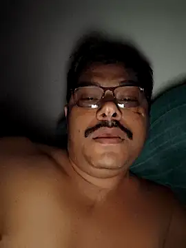 Snapshot of Srmotrs chatting on 04-14-26, 11:00 Srmotrs online show from 04-14-26, 11:00