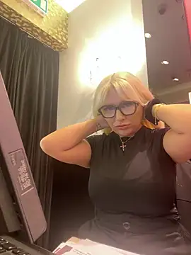 Arabellalee23 online show from 02-11-25, 05:50