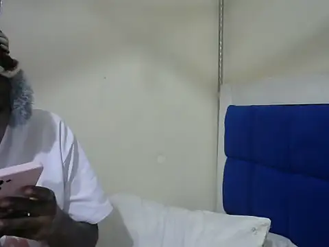 Snapshot of beauty_petite chatting on 02-22-26, 06:02 beauty petite online show from 02-22-26, 06:02