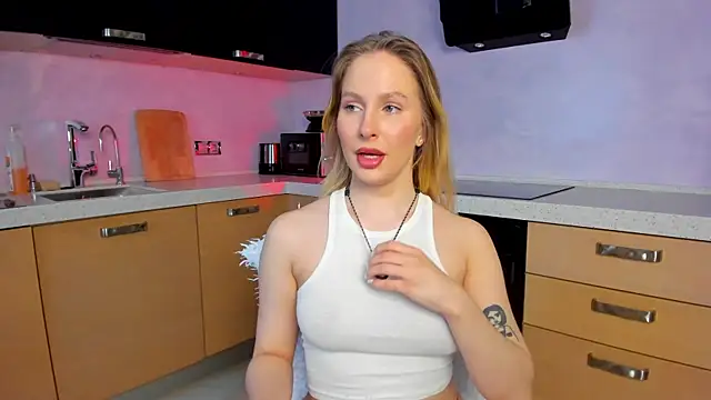 Snapshot of AnnLevine chatting on 05-08-26, 01:16 AnnLevine online show from 05-08-26, 01:16