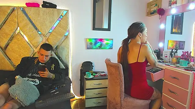 parejacaliente20154 online show from 11-14-25, 09:08