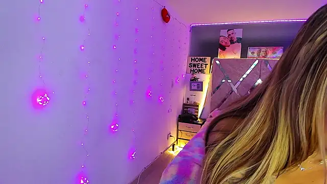 parejacaliente20154 online show from 03-05-26, 01:34