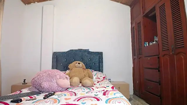 sofiamature01 online show from 11-19-25, 02:50